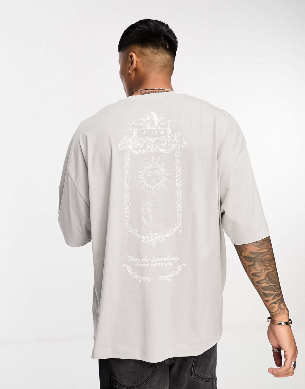 

Серая футболка оверсайз с небесным принтом на спине ASOS DESIGN, Серый
