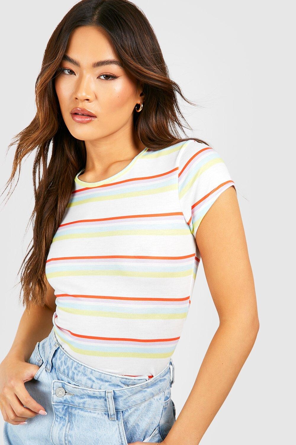 

Футболка прилегающая в многополоски Boohoo, белый