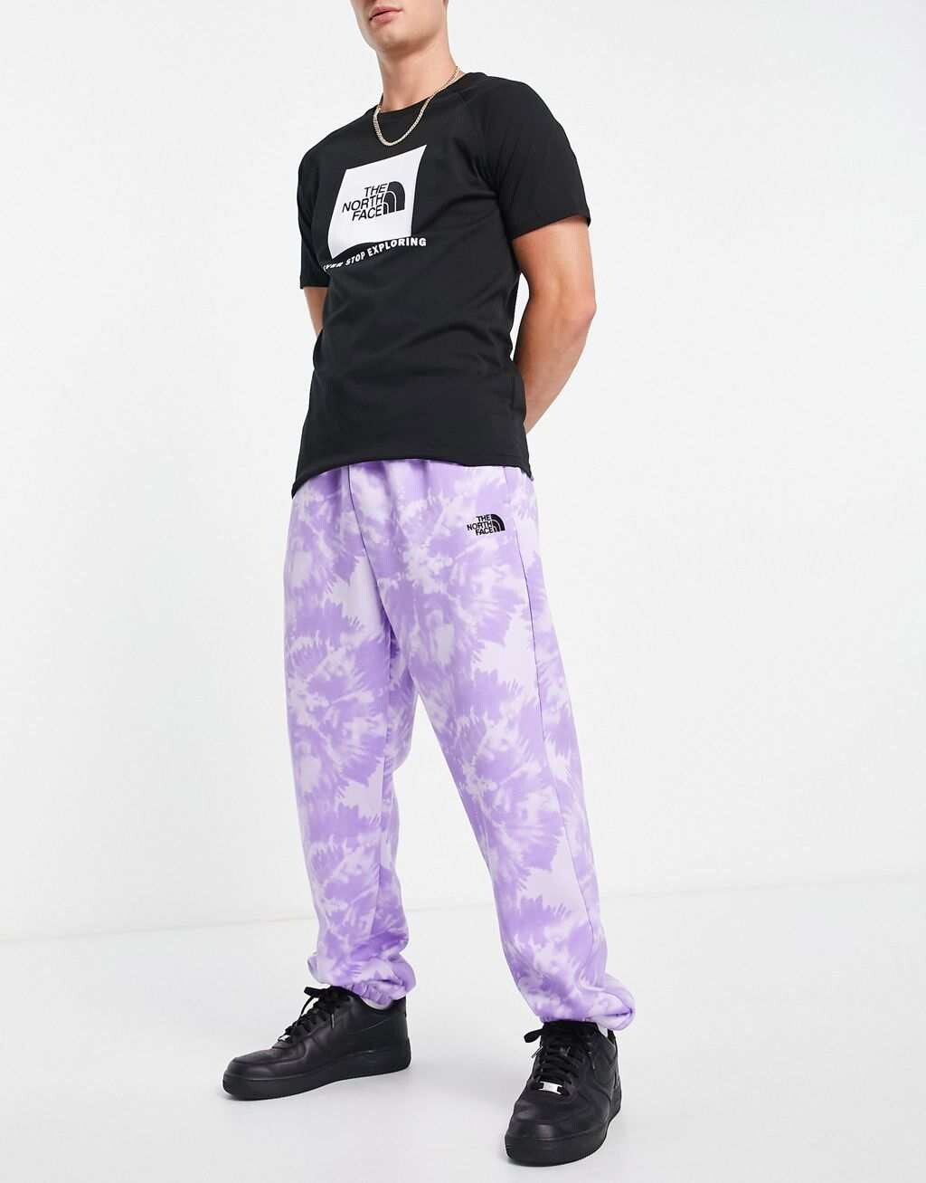 

Фиолетовые джоггеры Oversized Essential The North Face эксклюзивно на ASOS