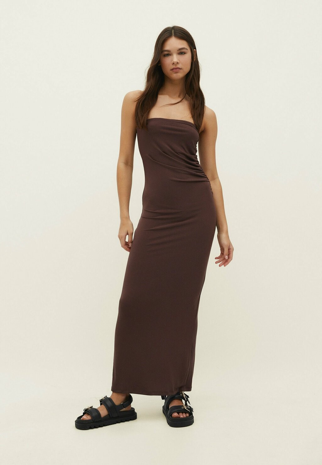 

Длинное платье Stradivarius, коричневый