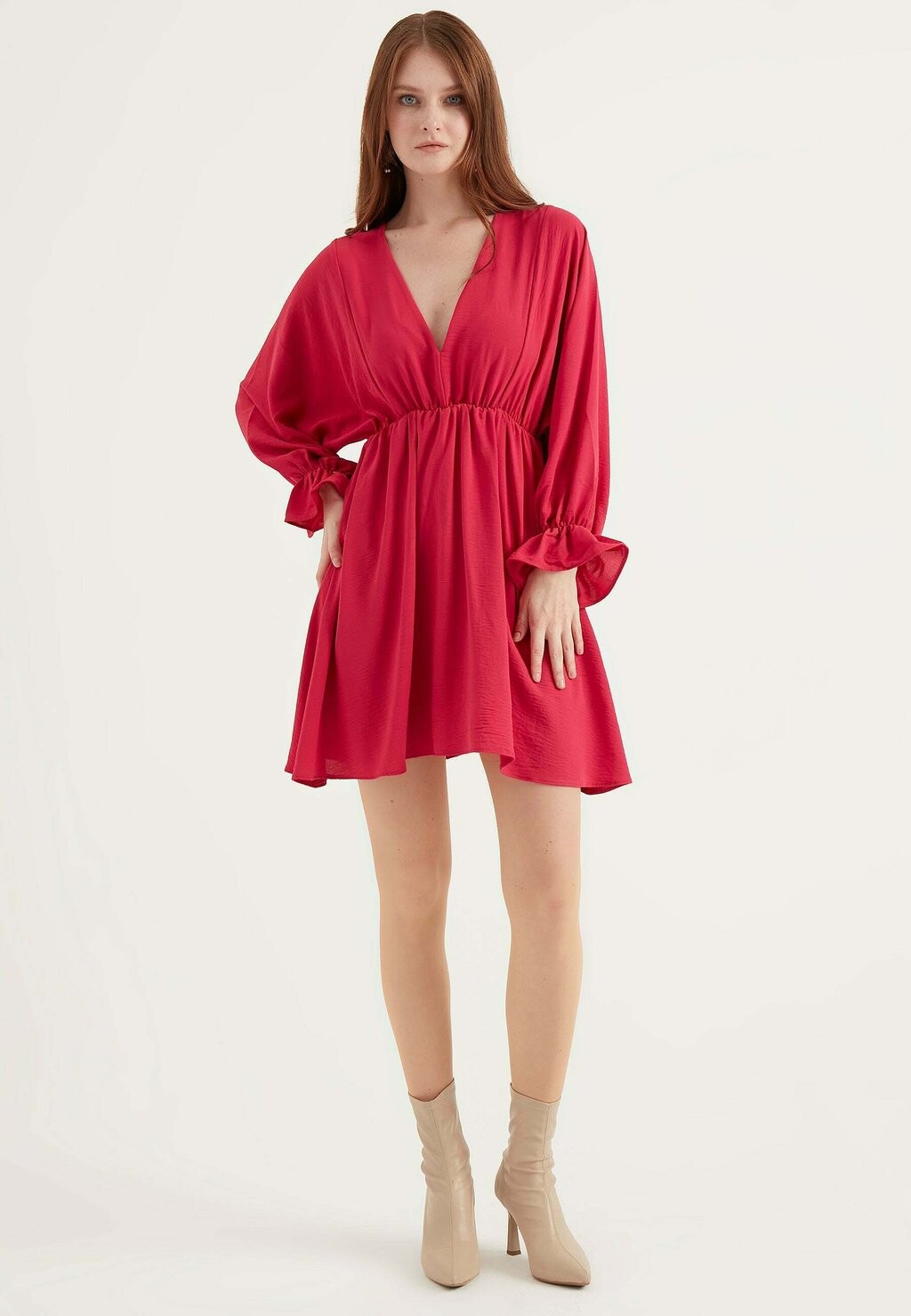

Летнее платье V-Neck Gathered Waist Dress Titus, розовый