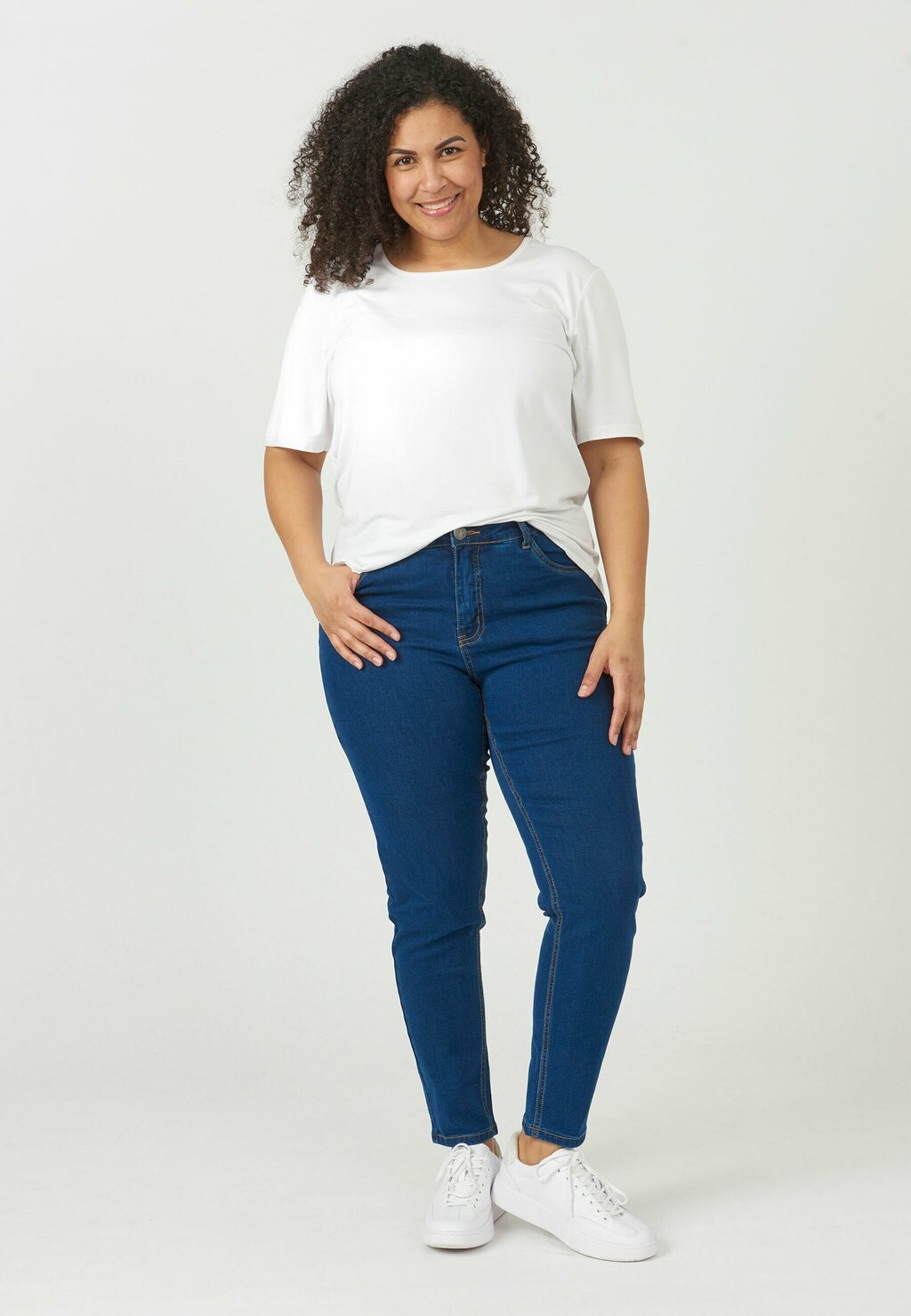 

Джинсы Slim fit ADIA