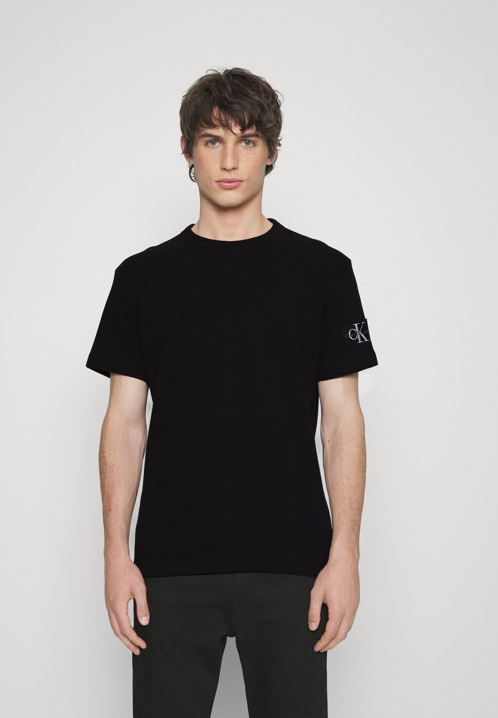 

Базовая футболка Badge Tee Calvin Klein Jeans, черный