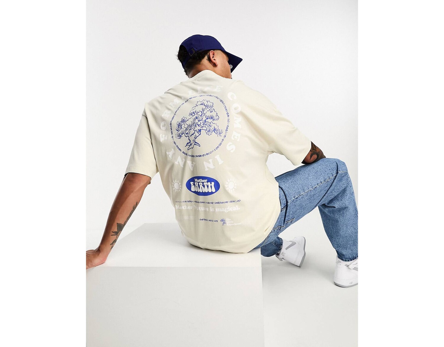 

Оверсайз-футболка ASOS DESIGN с принтом дерева на спине ASOS DESIGN, Белый