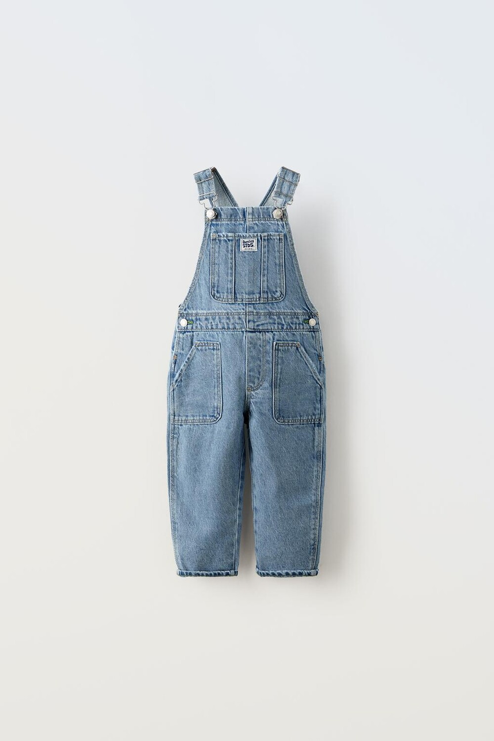 

Джинсовый комбинезон с этикеткой ZARA, светло-синий