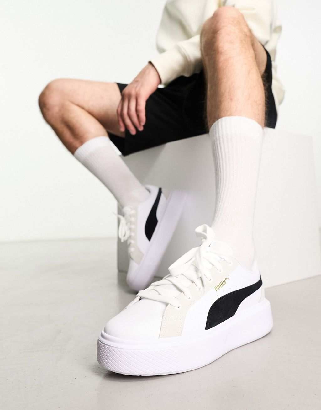 

Бело-черные кроссовки Puma Oslo