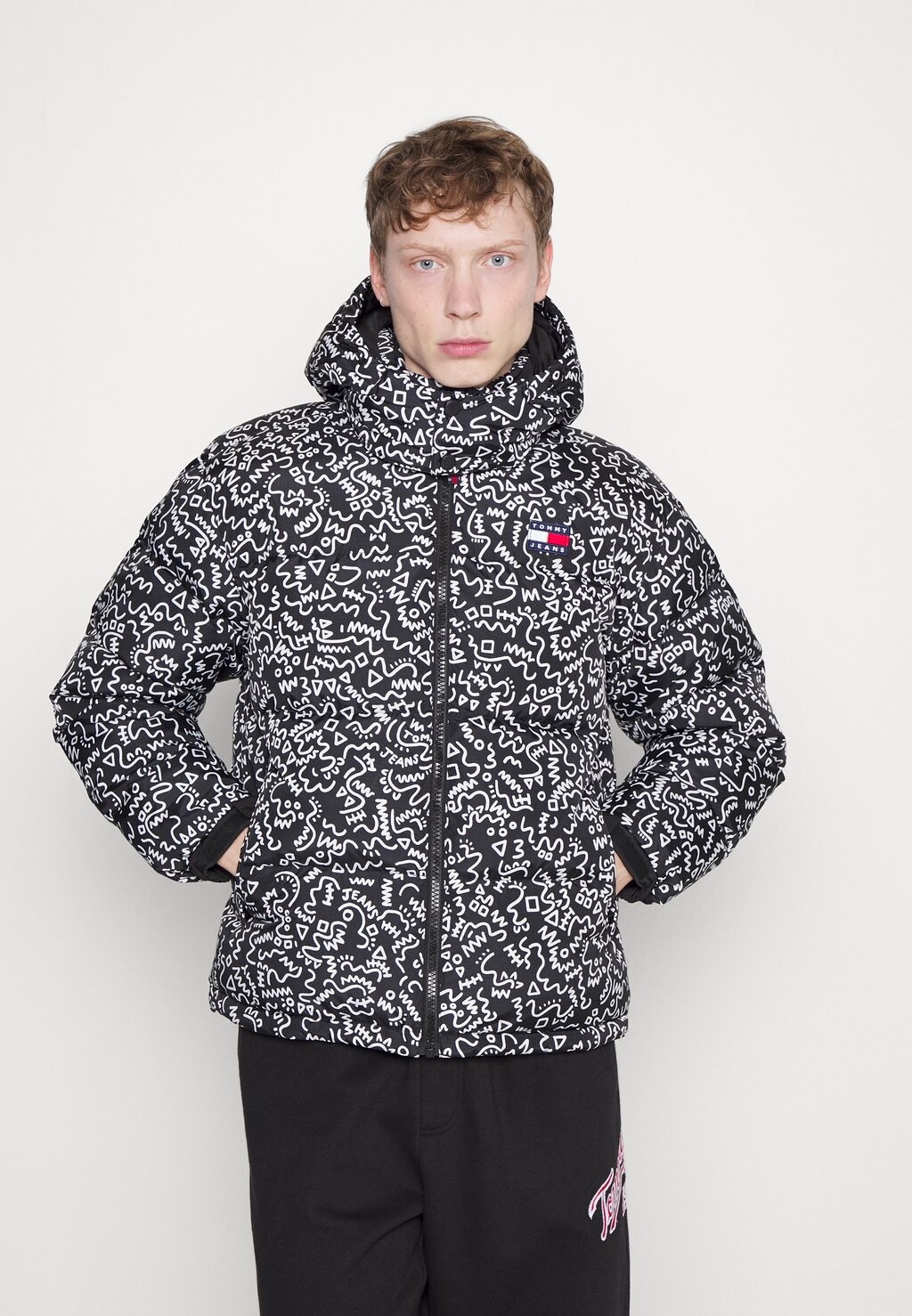 

Пуховик Tommy Jeans