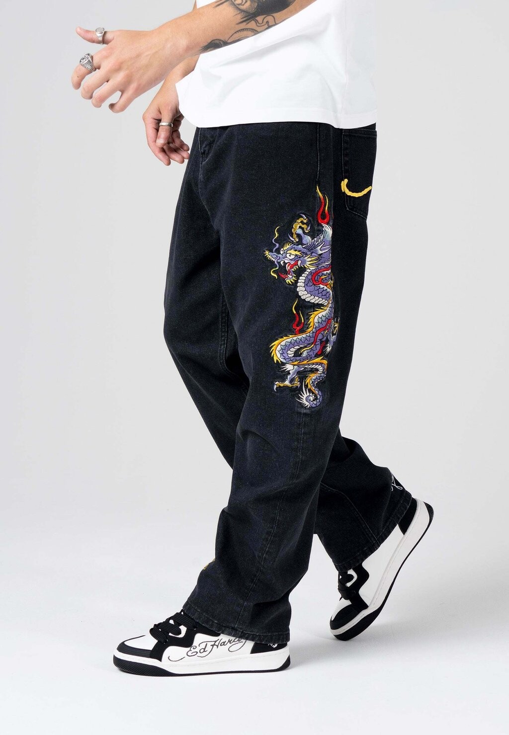 

Джинсы свободного кроя Ed Hardy