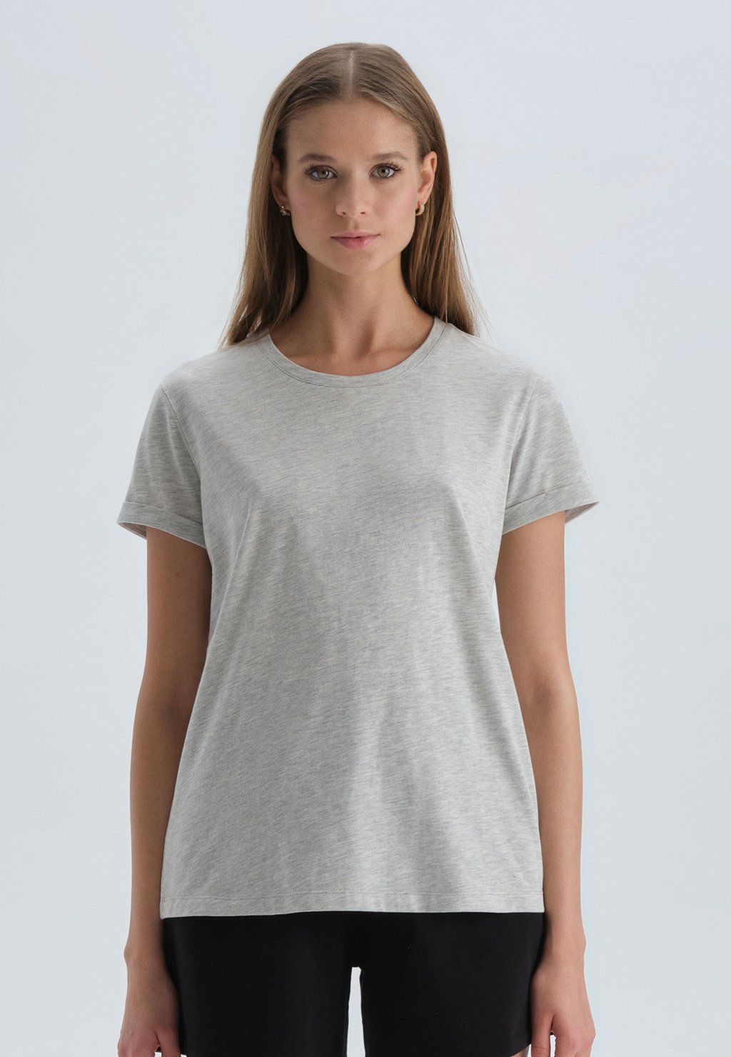 Базовая футболка DAGI, вереск серый брюки вереск размер 40 серый
