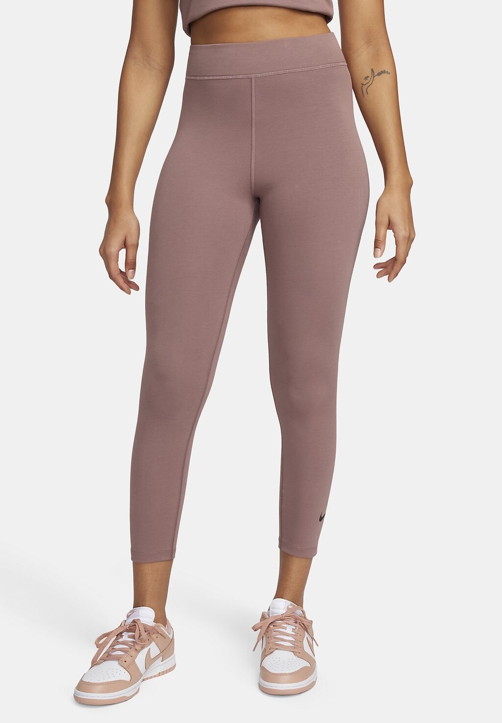 

Леггинсы Nike Sportswear, цвет smokey mauve black