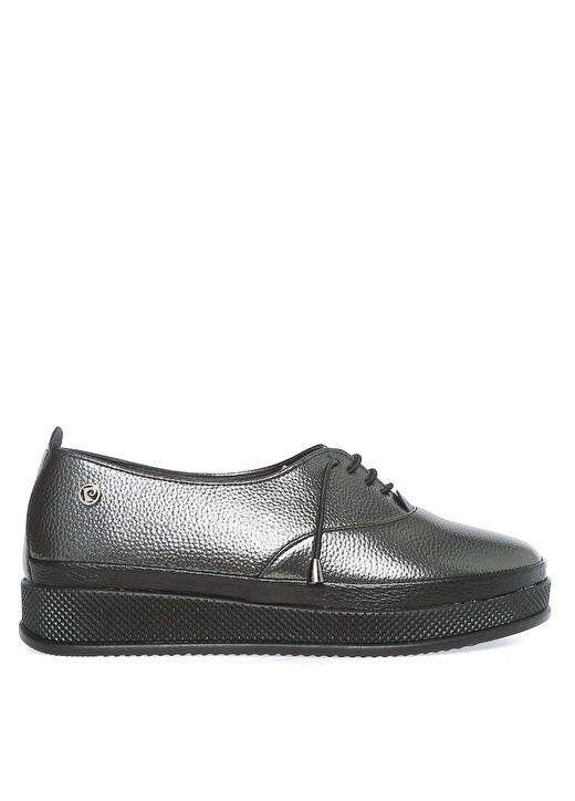 

Платиновые женские туфли на плоской подошве Pierre Cardin