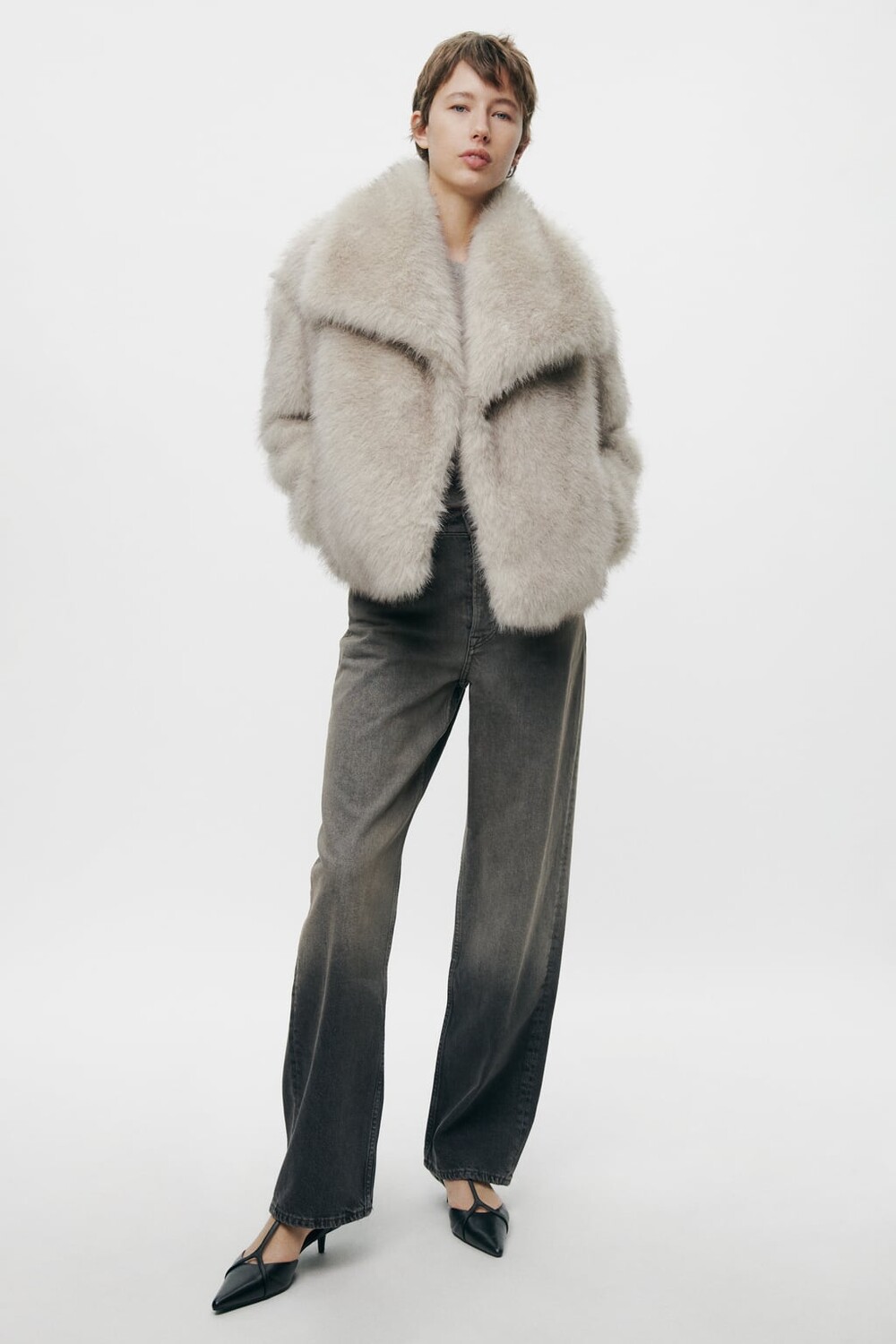 

Короткая куртка из искусственного меха ZARA, экру