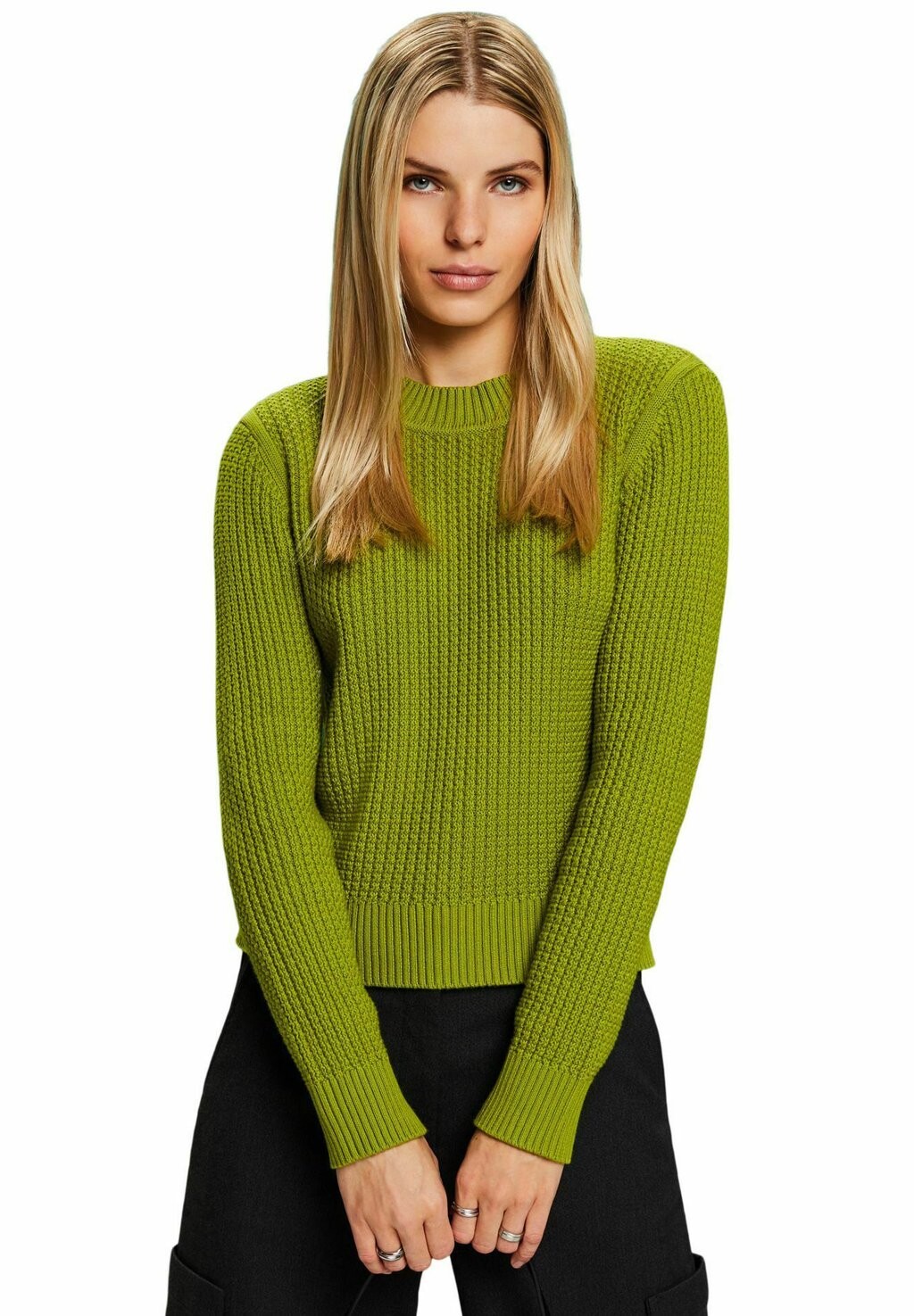 

Вязаный свитер STRUKTURIERTER MIT RUNDHALSAUSSCHNITT Esprit, цвет leaf green
