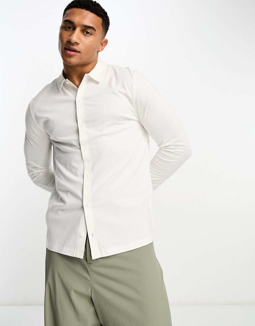 

Кремовая рубашка из джерси с длинными рукавами ASOS DESIGN
