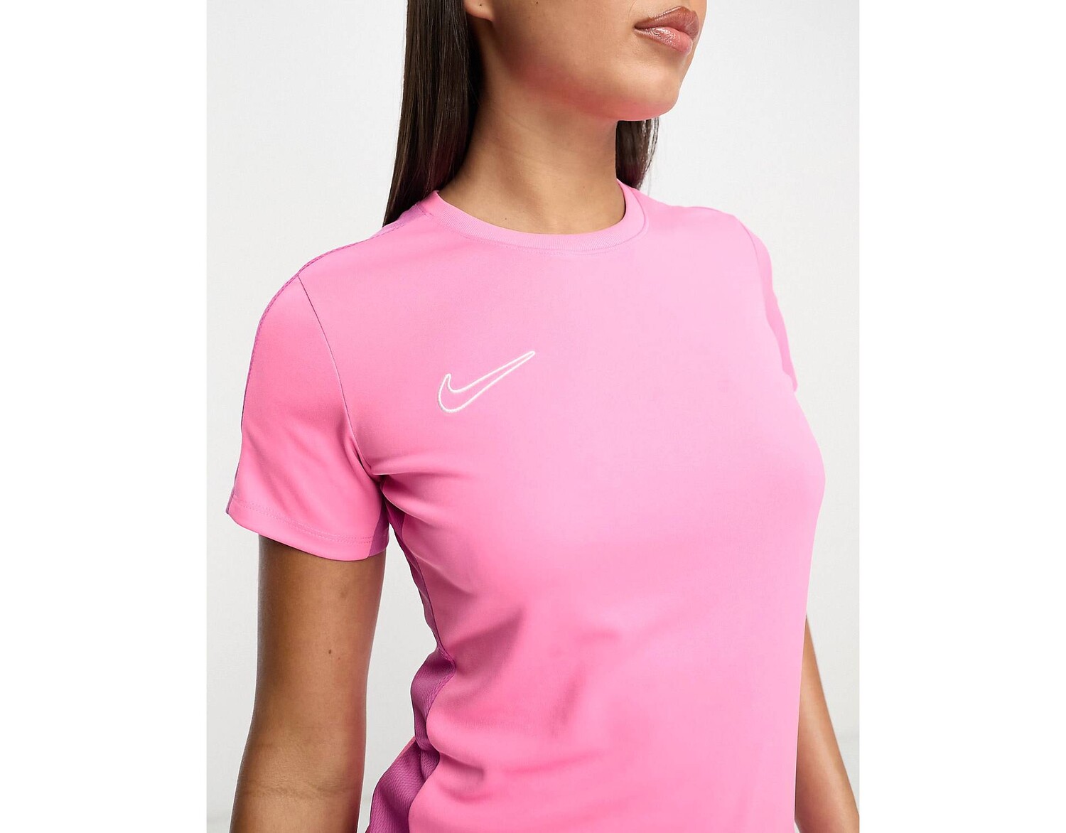 

Розовая футболка Nike Football Academy 23 Dri-Fit
