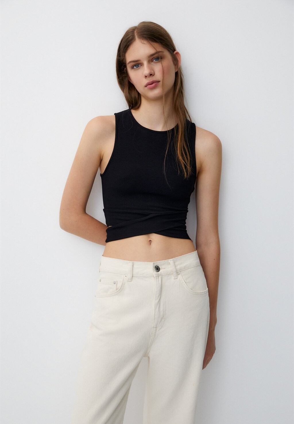 

Топ Tank PULL&BEAR, черный