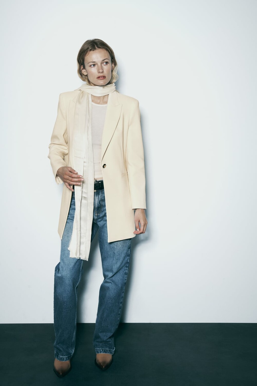 

Длинный приталенный блейзер ZARA, кремовый