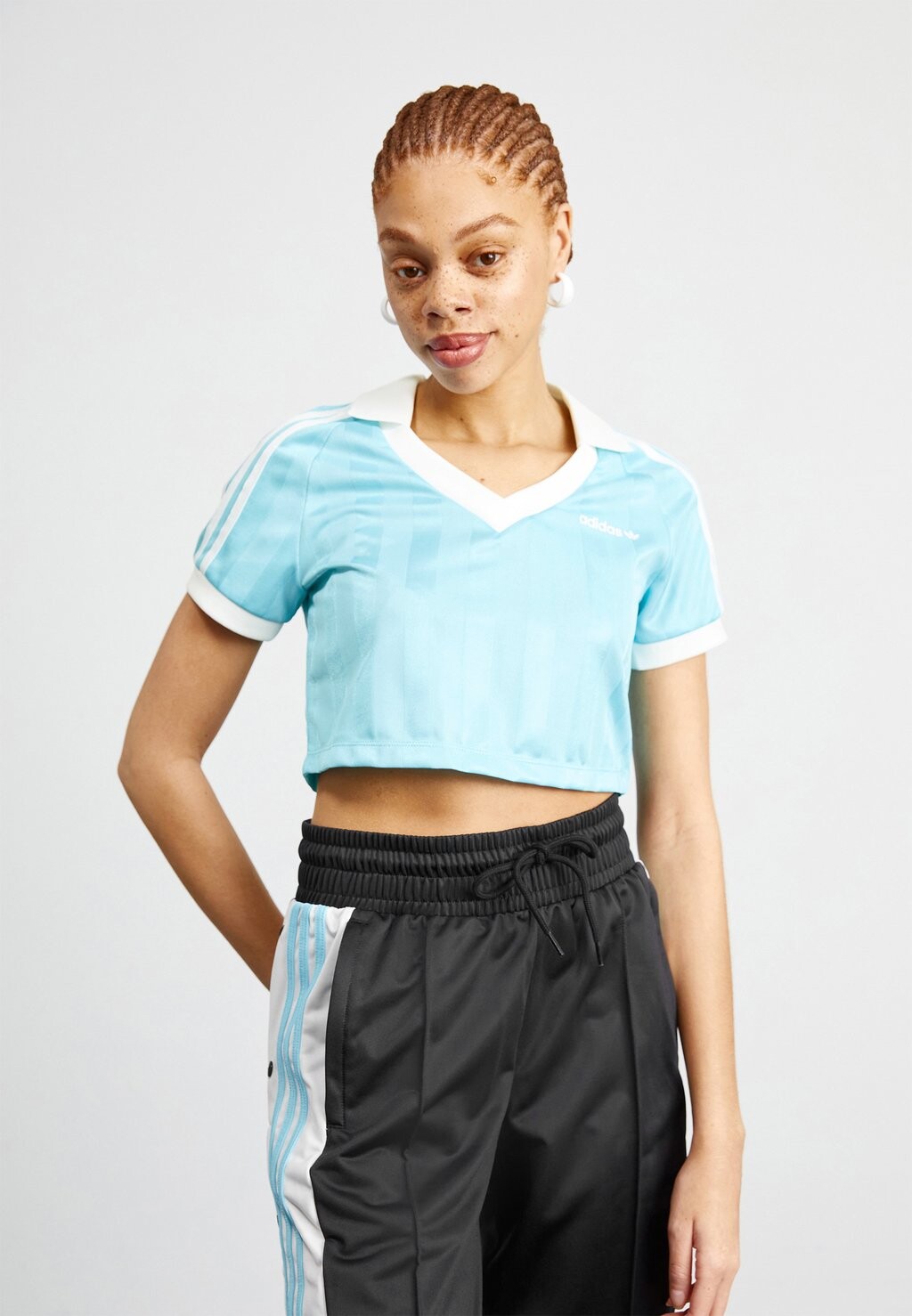 

Футболка с принтом WWC SOCCER CROP adidas Originals, светло-синий