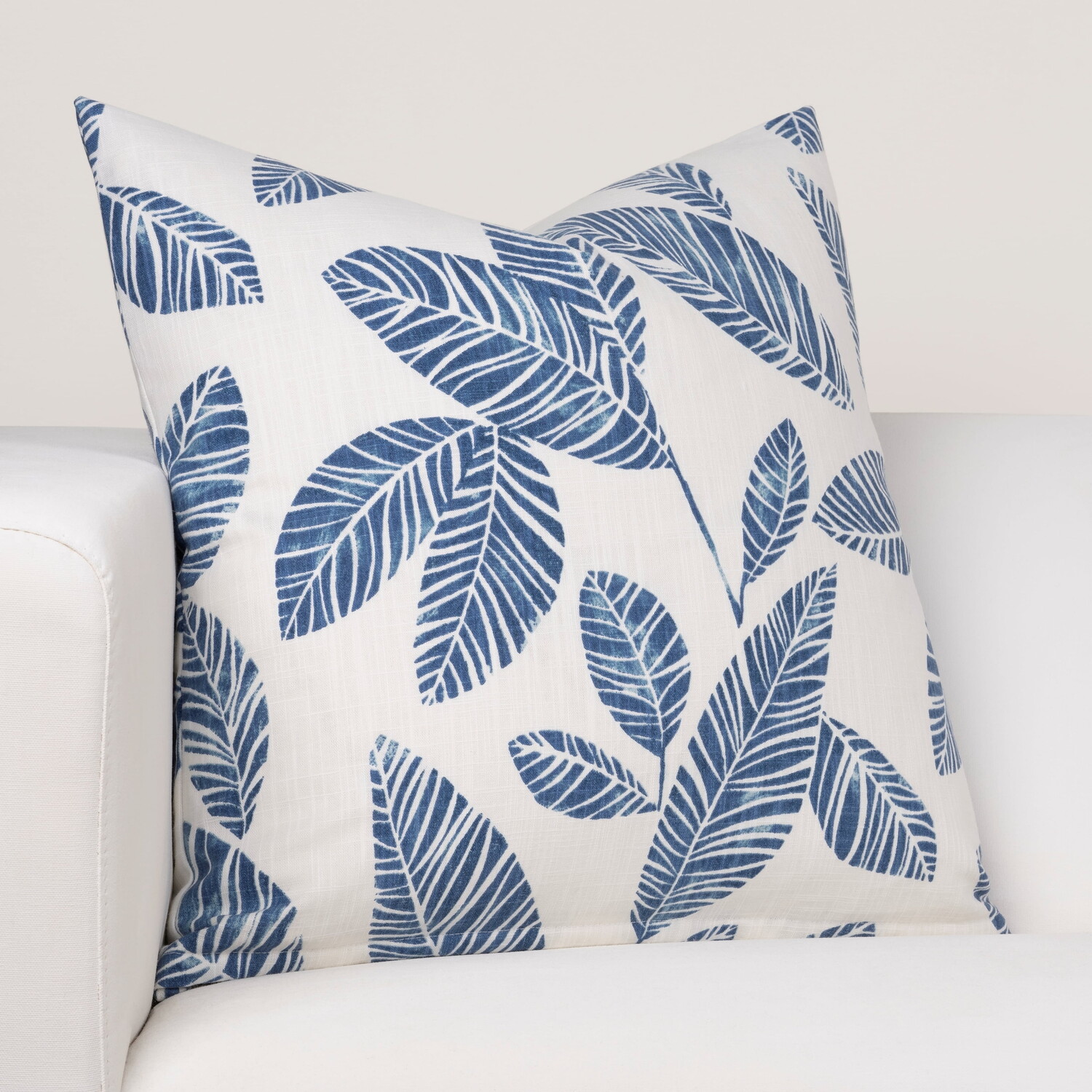 

Подушка дизайнерская Ernest Hemingway Blue Lagoon Bed Bath & Beyond, синий