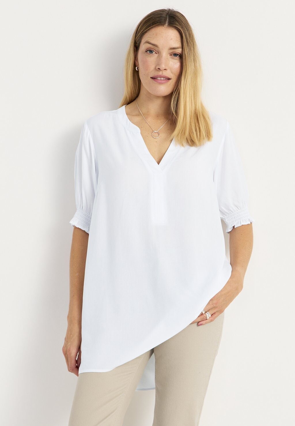 

Туника WITH SMOCKING ON THE SLEEVE ENDS Cellbes Of Sweden, цвет white