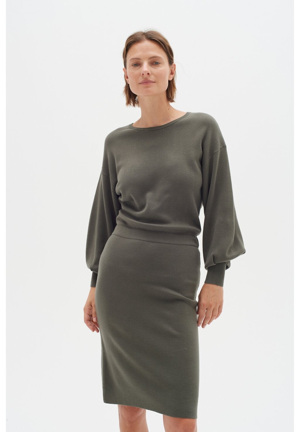 

Трикотажное платье WANETTAIW ILZE ONECK InWear, цвет Dark Beetle
