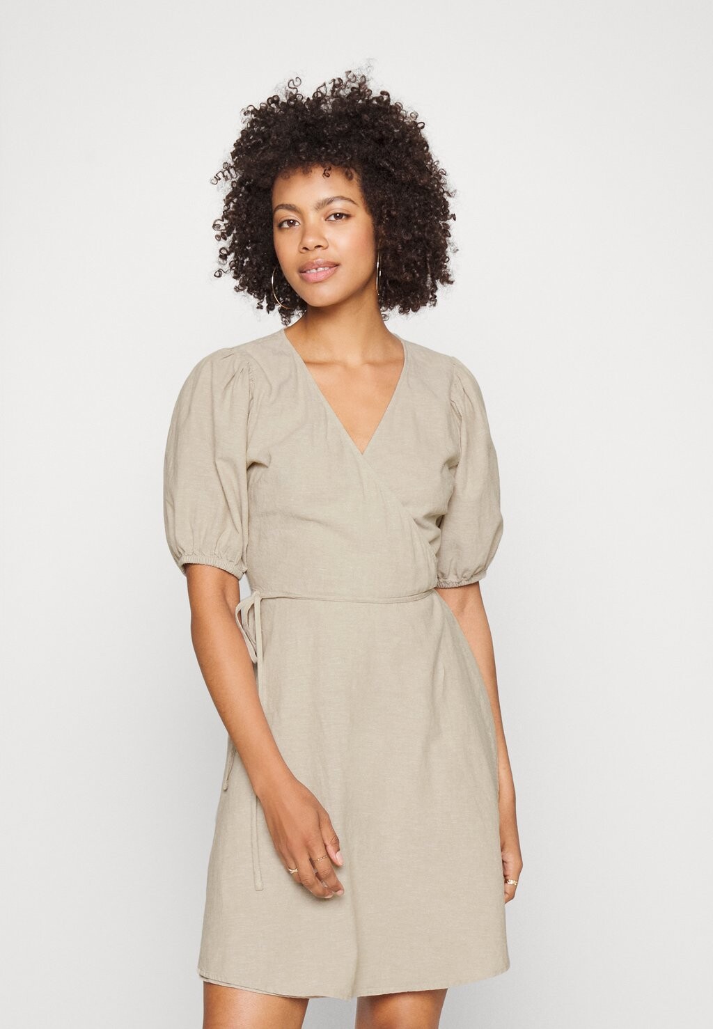 

Летнее платье Gina Tricot