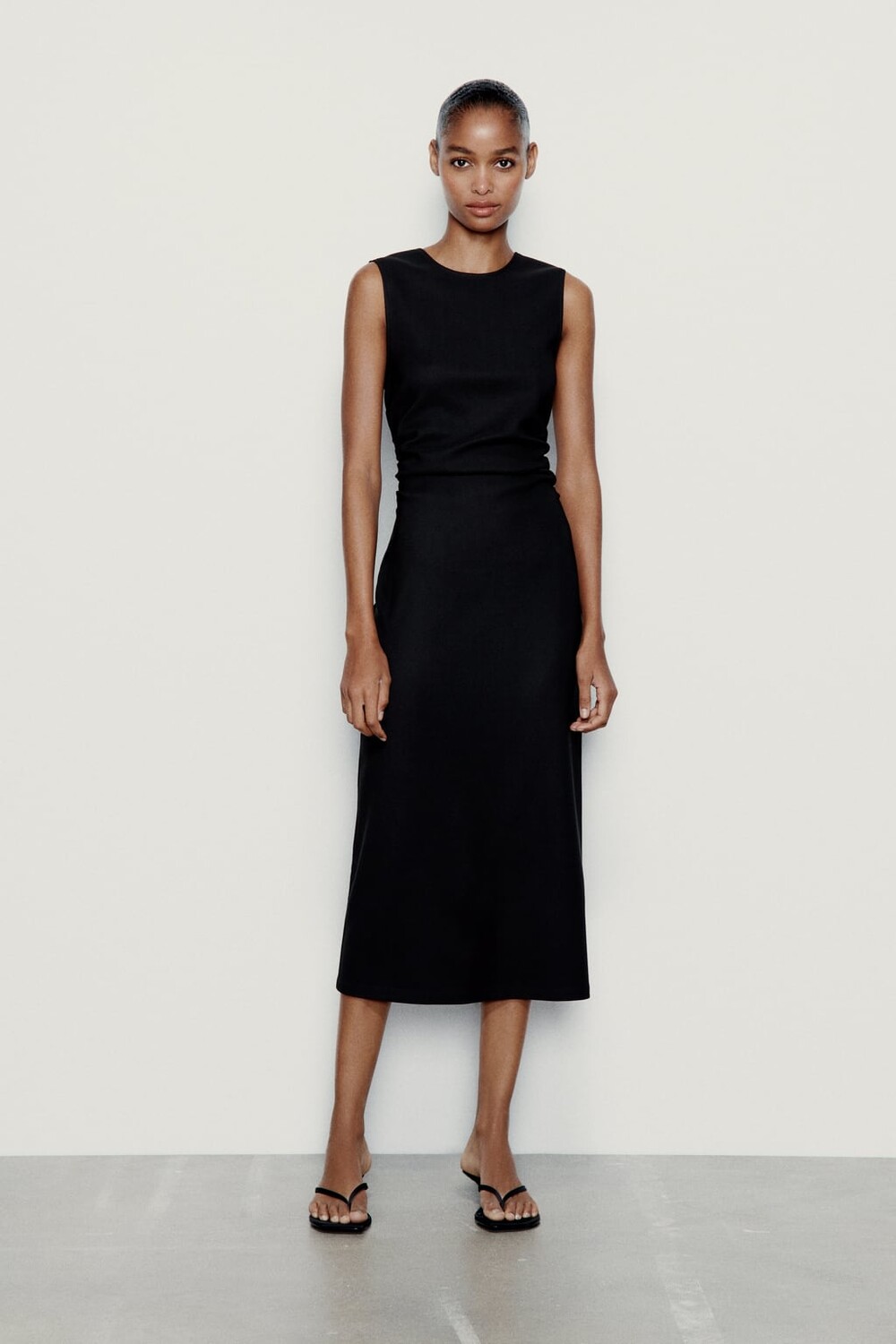 

Платье с драпировкой на боках ZARA, черный