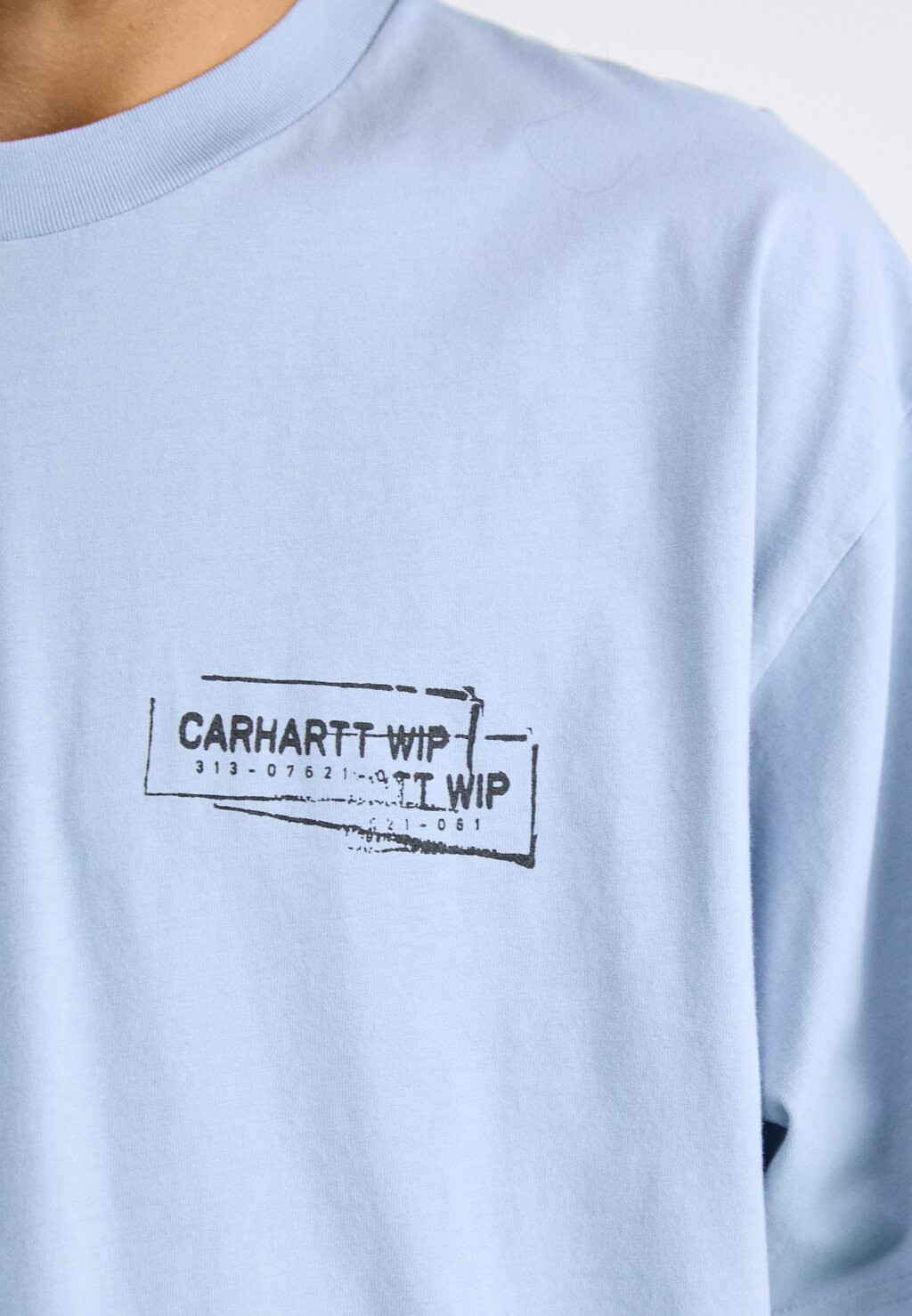 

Футболка с принтом Stamp Carhartt WIP, туманное небо/черный