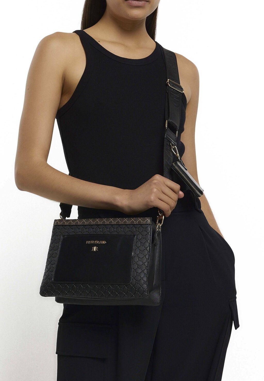

Сумка через плечо River Island, черная