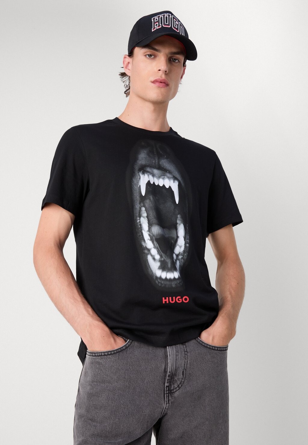 

Футболки с принтом DAYAKING HUGO, черный