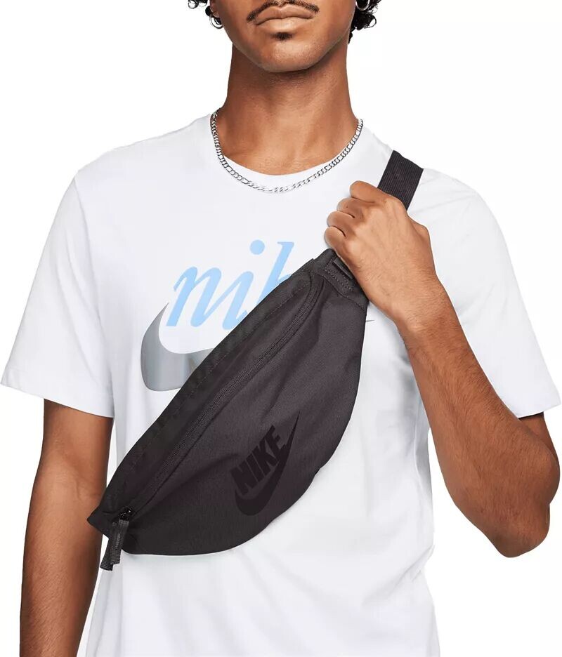 

Поясная сумка Nike Heritage (3 л)