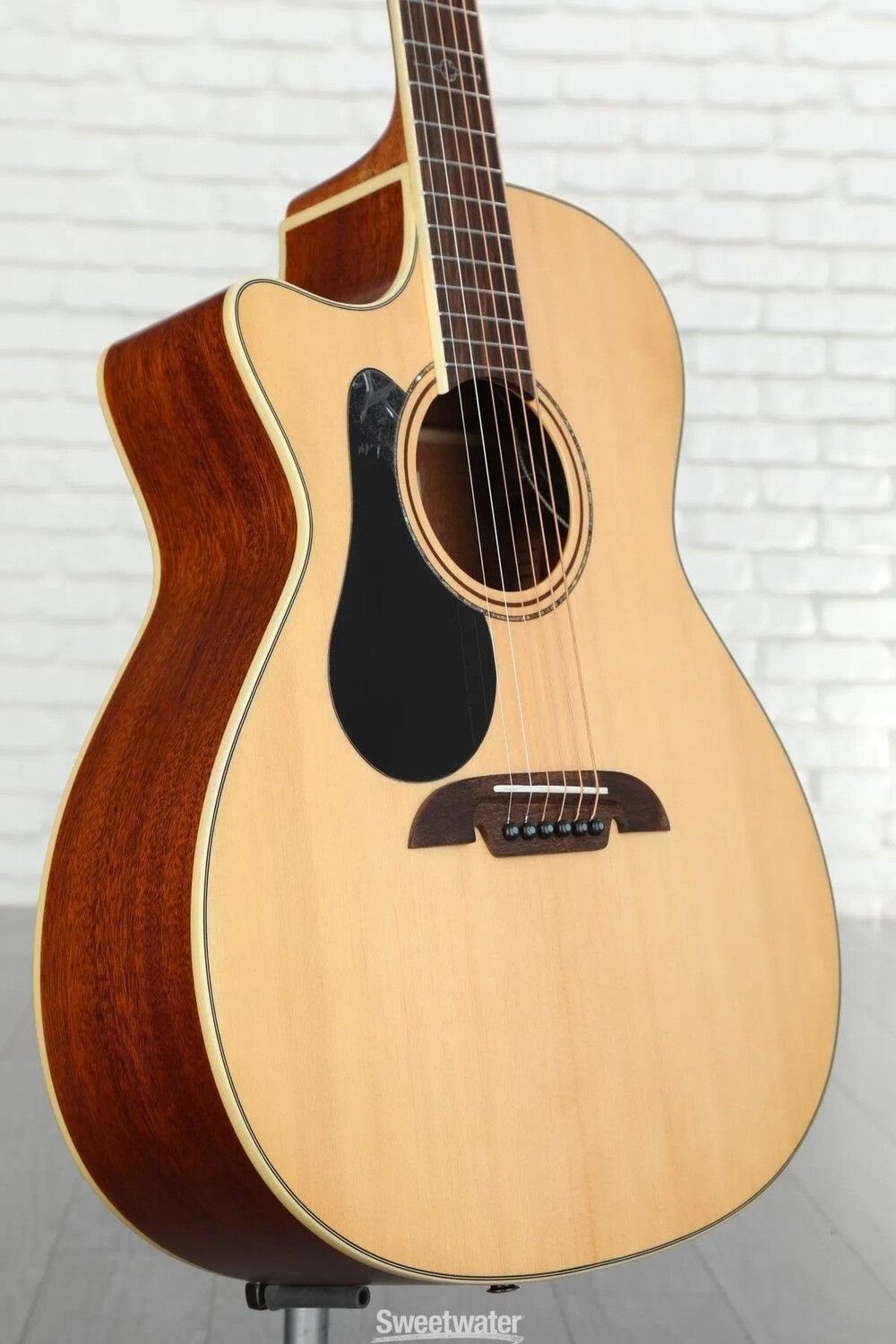

Alvarez AG60LCE Artist 60 Grand Auditorium Левша акусто-электрическая - Natural
