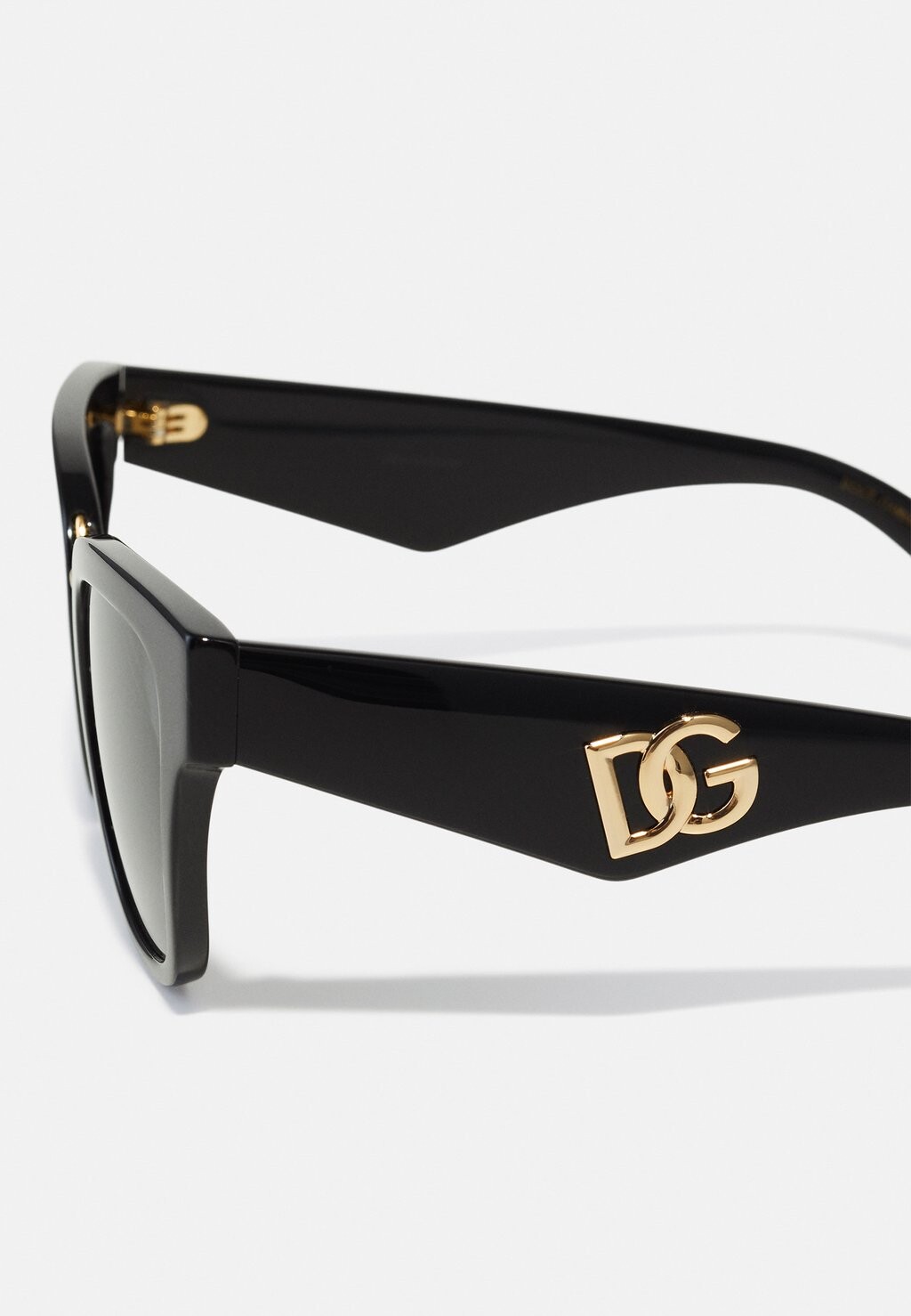 

Солнцезащитные очки Dolce&Gabbana, черные