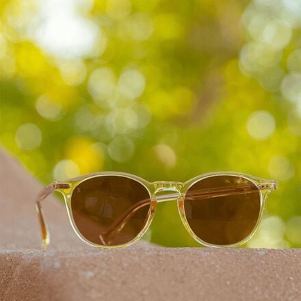 Басковые солнцезащитные очки RAEN optics, цвет Champagne Crystal/Suntan