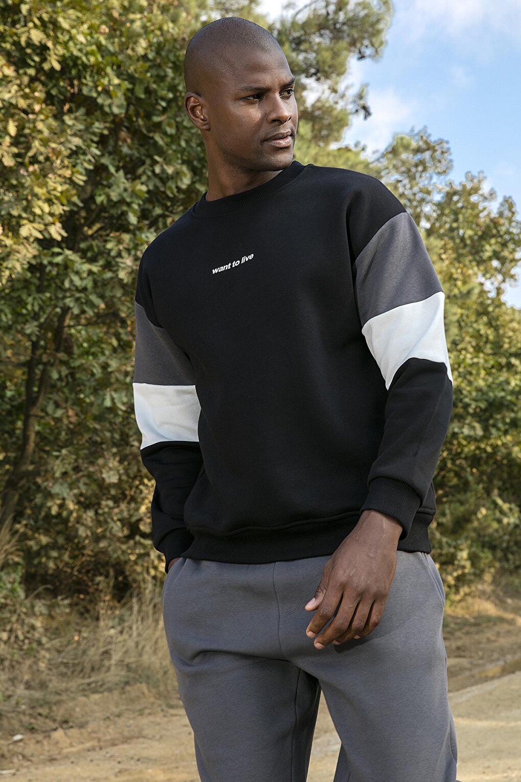 цена Хлопковый свитер обычного кроя с круглым вырезом 5905298Y Buratti, черный