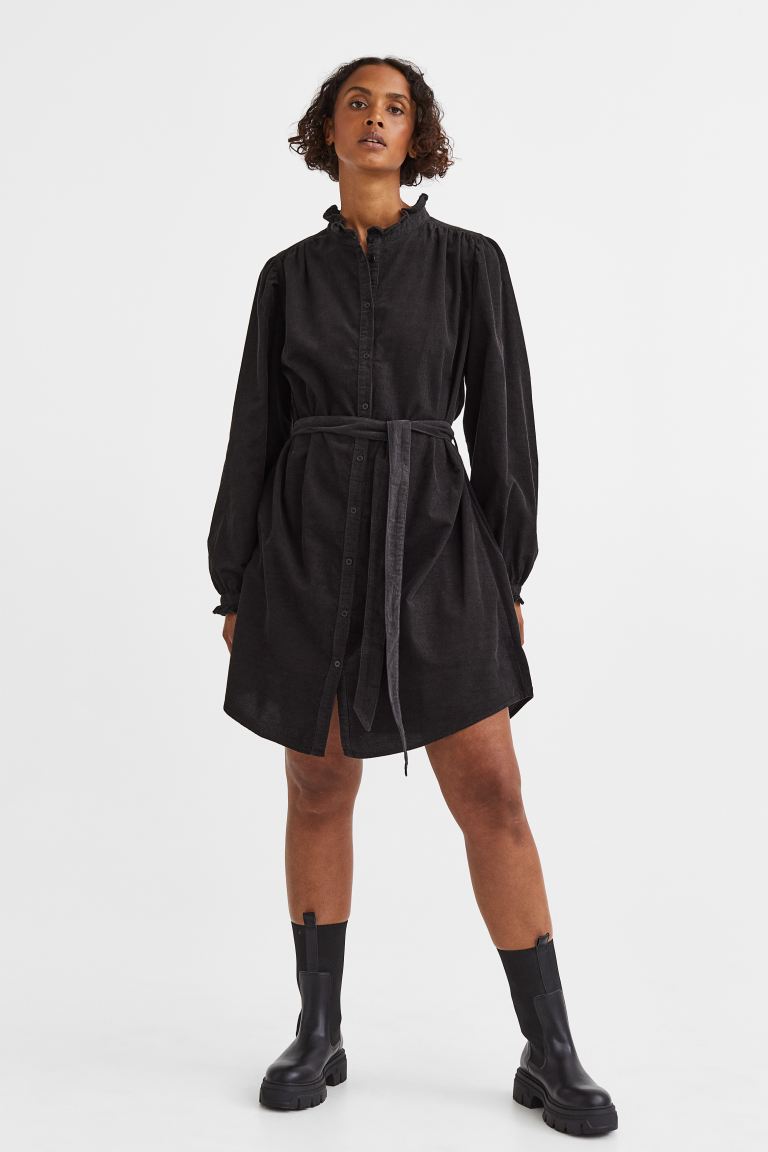 Вельветовое платье H&M, черный платье длинное на пуговицах с воланами с поясом 48 синий