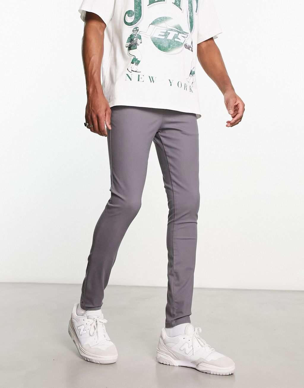 

Угольные брюки-чиносы ASOS DESIGN