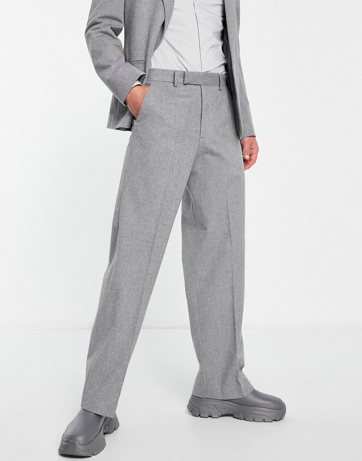 

Широкие брюки серого цвета с начесом ASOS DESIGN