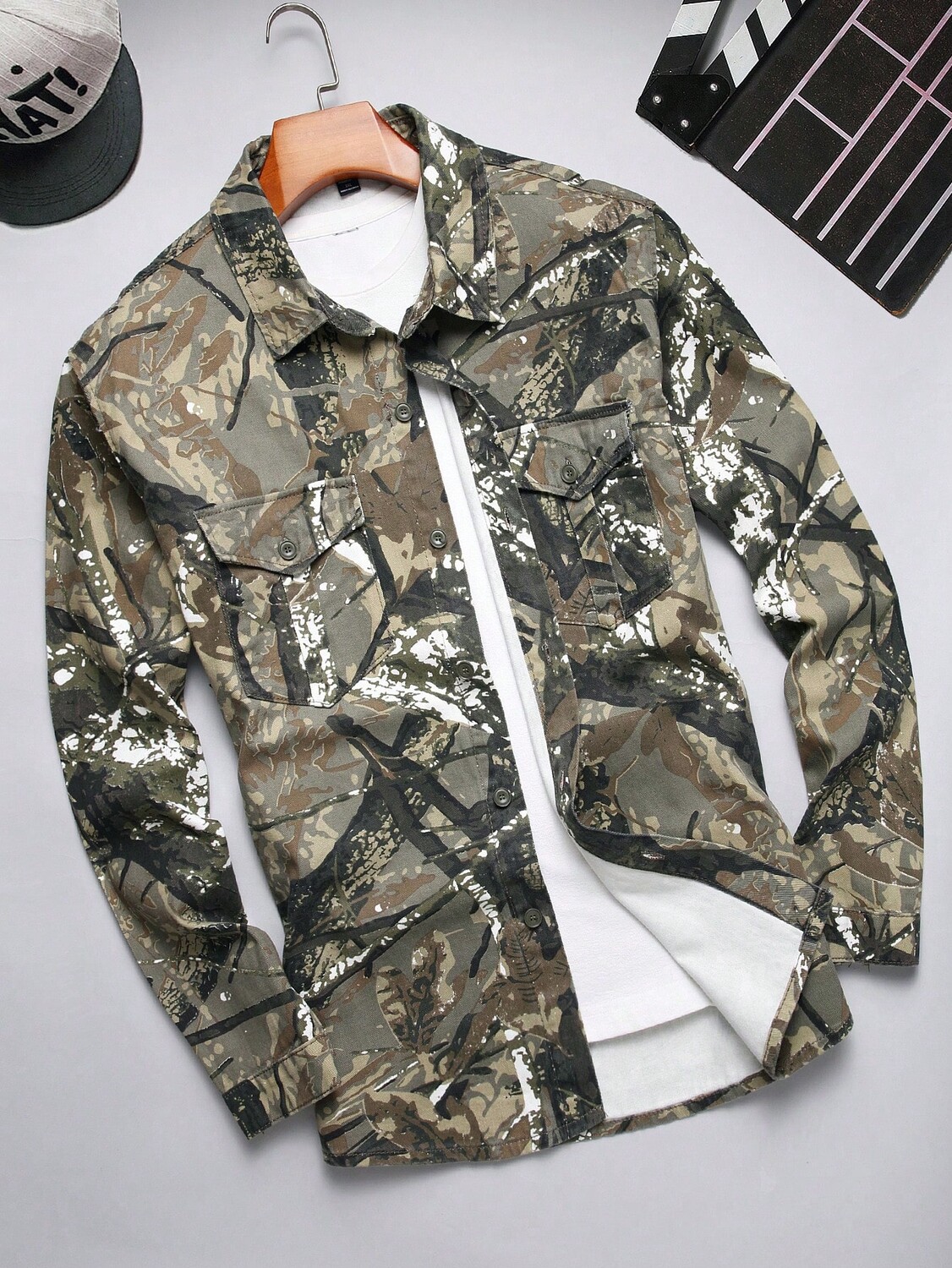 

Рубашка джинсовая мужская Manfinity Homme с откидным карманом, камуфляжный