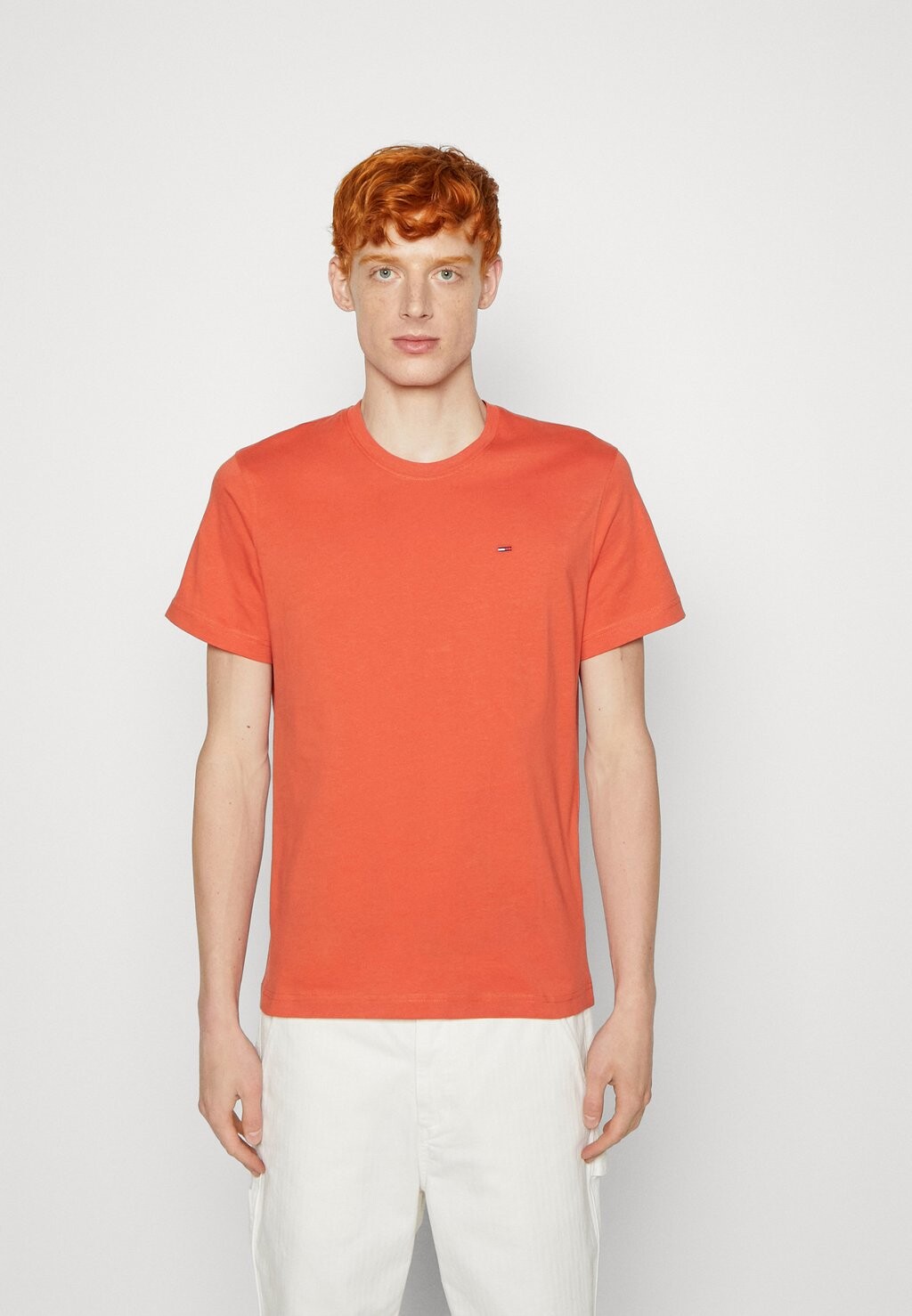 

Базовая футболка ФУТБОЛКА ORIGINAL Tommy Jeans, ярко-красный