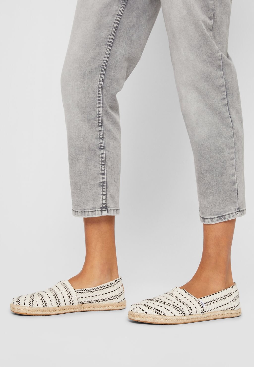 

Эспадрильи TOMS