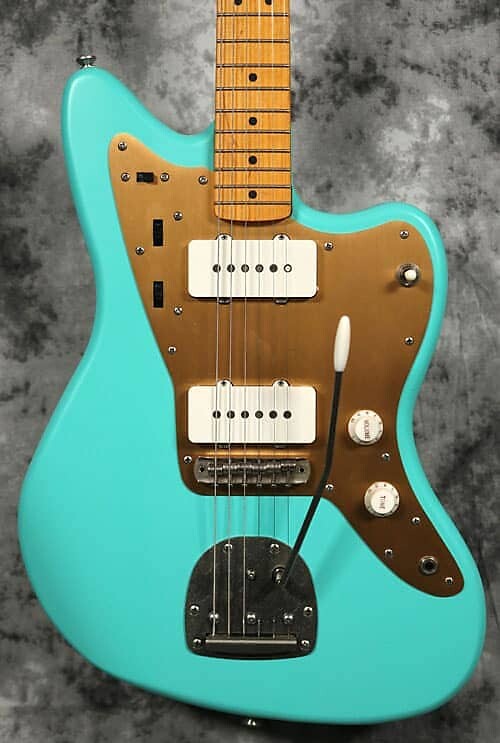 

Squier - 40 лет Jazzmaster, золотое издание - 40th Anniversary Jazzmaster, Edition