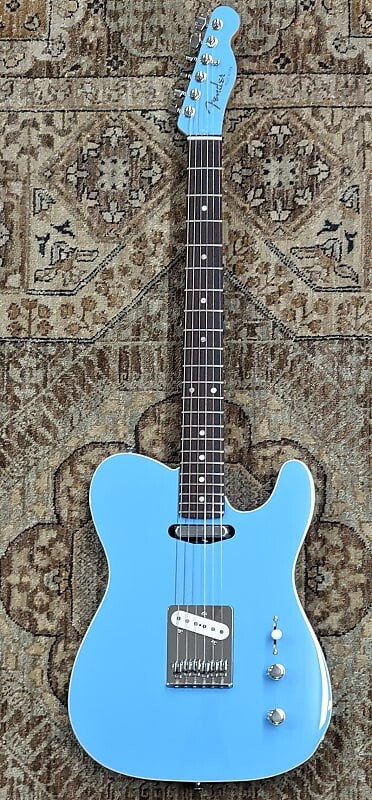 

Телекастер Fender Aerodyne Special в цвете California Blue с сумкой для переноски, установка № 0310 Aerodyne Special Telecaster