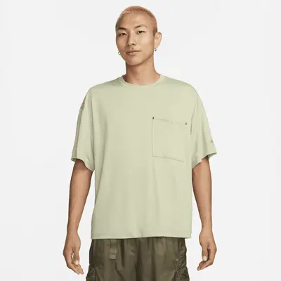 

Футболка Nike Sportswear Tech Pack, цвет Olive Aura/Black/Olive Aura
