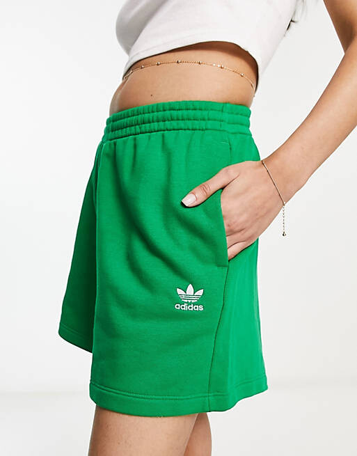 

Зеленые шорты adidas Originals Essentials