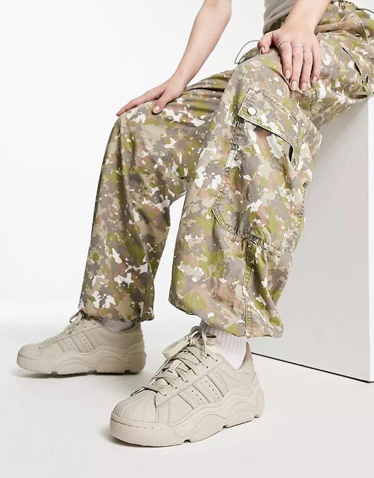 

Бежевые кроссовки adidas Originals Superstar Millencon, бежевый