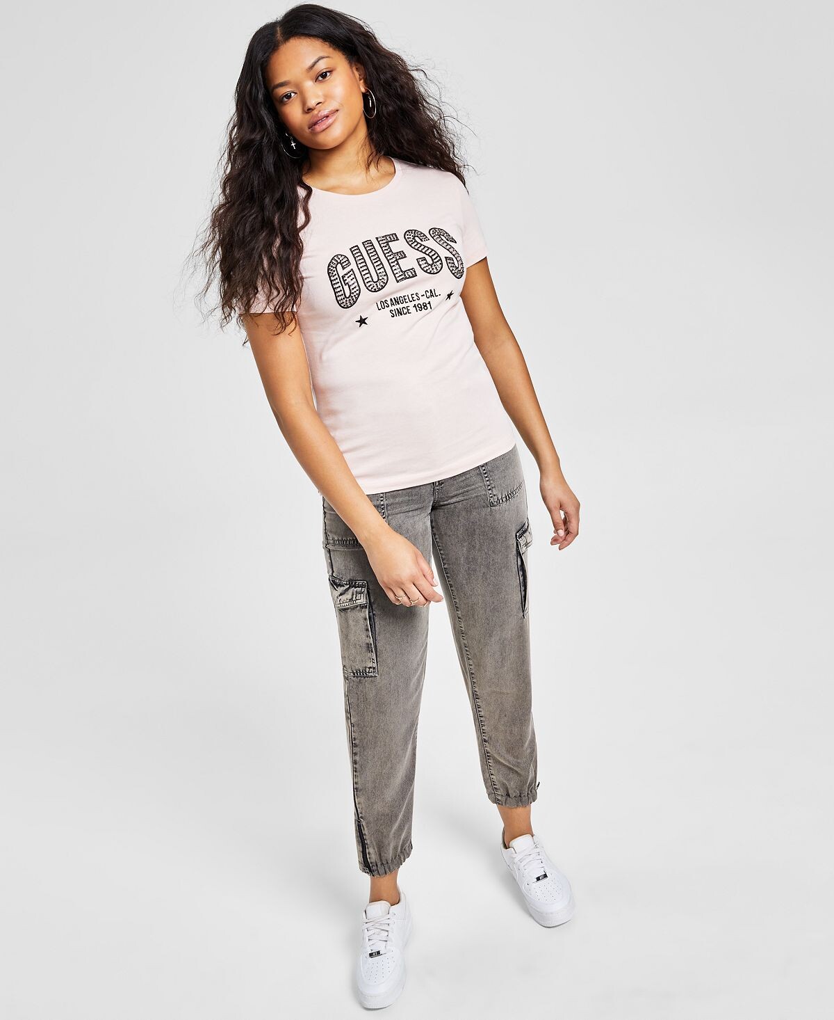 

Женская хлопковая футболка с декорированным логотипом mirela GUESS, мульти