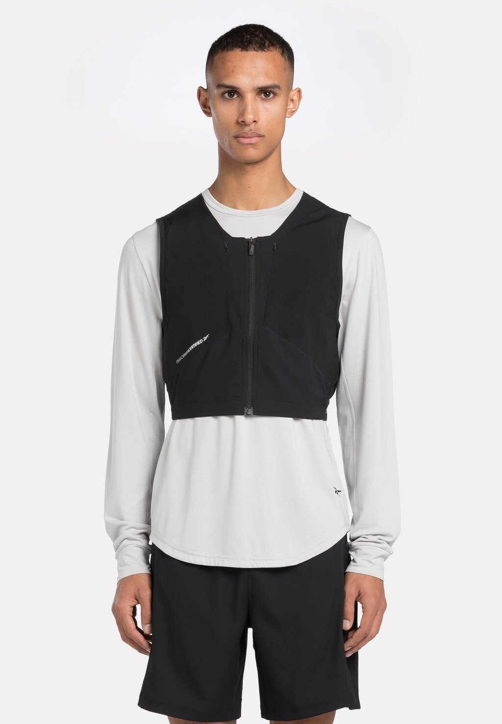 

Жилет Reebok, цвет black