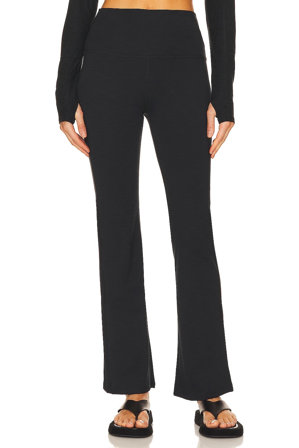 

Брюки Beyond Yoga Heather Rib Practice High Waisted, цвет Black Heather