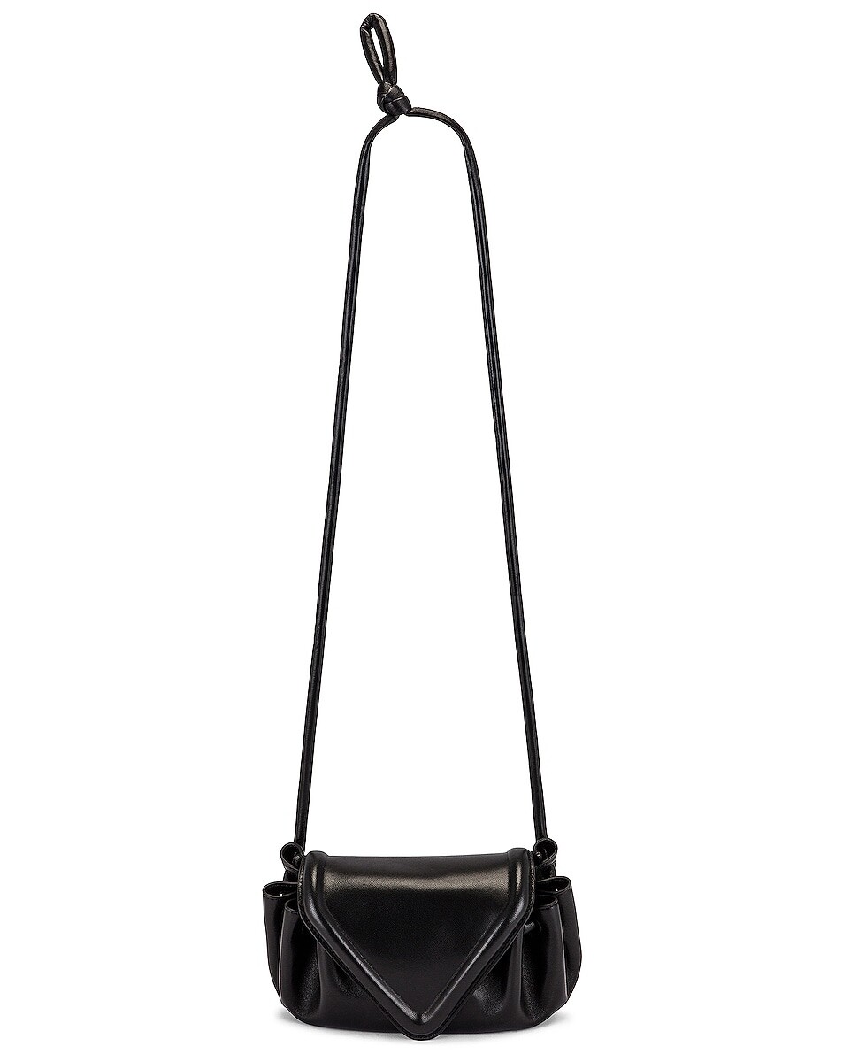 

Сумка Bottega Veneta Small Beak, черный
